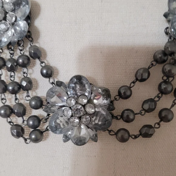 Lane Bryant Beautiful Flower Bling Necklace Used...Bougie !!!..strand beads miss - Picture 11 of 11